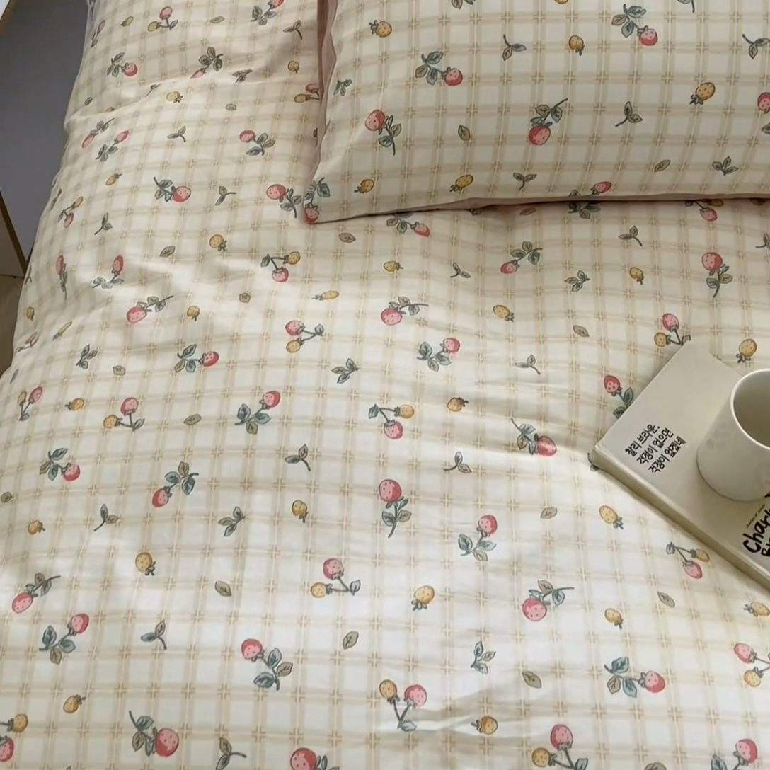 91家纺网 家纺一手货源 找家纺 吉象家纺13070全棉四件套纯棉四件套直播小清新男孩女草莓格