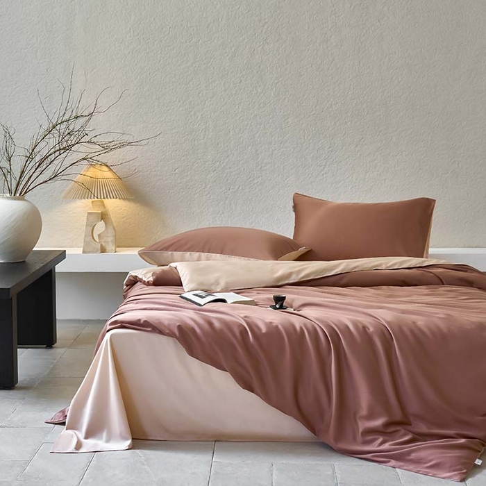 91家纺网 家纺一手货源 找家纺 咏绒家纺工厂店 2025新款60支奥地利兰精天丝纯色天丝棉四件套 古铜（红棕-风衣米）