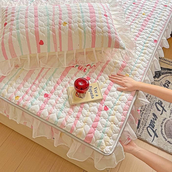 91家纺网 家纺一手货源 找家纺 艾橙家纺 2025新款雪纺花边加棉床笠款单品四件套-单被套 糖果草莓