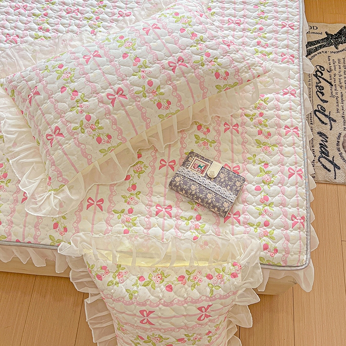 91家纺网 家纺一手货源 找家纺 艾橙家纺 2025新款雪纺花边加棉床笠款单品四件套-单被套 微风许甜