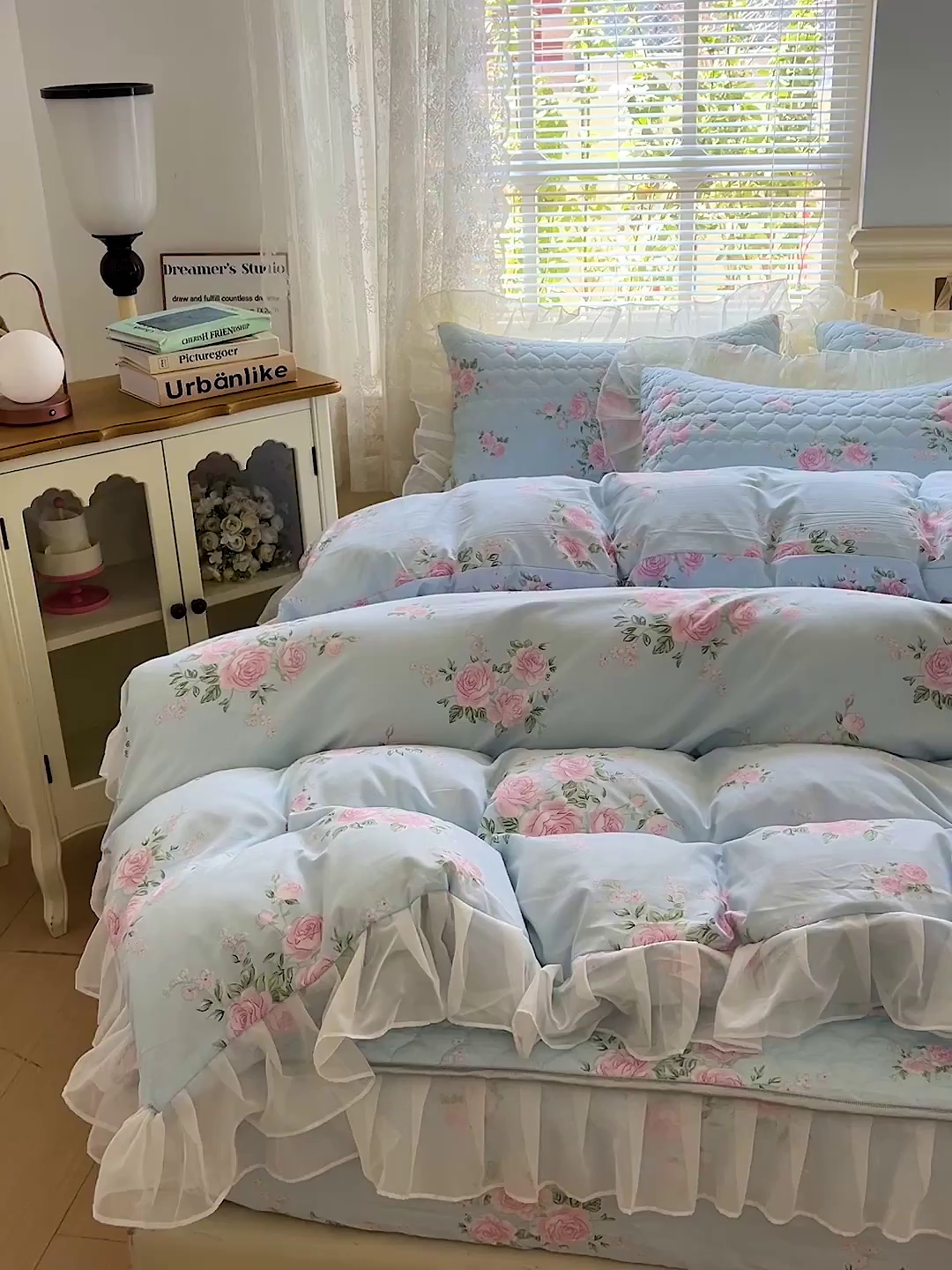 91家纺网 家纺一手货源 找家纺 艾橙家纺 2025新款雪纺花边加棉床笠款单品四件套 妆立春风