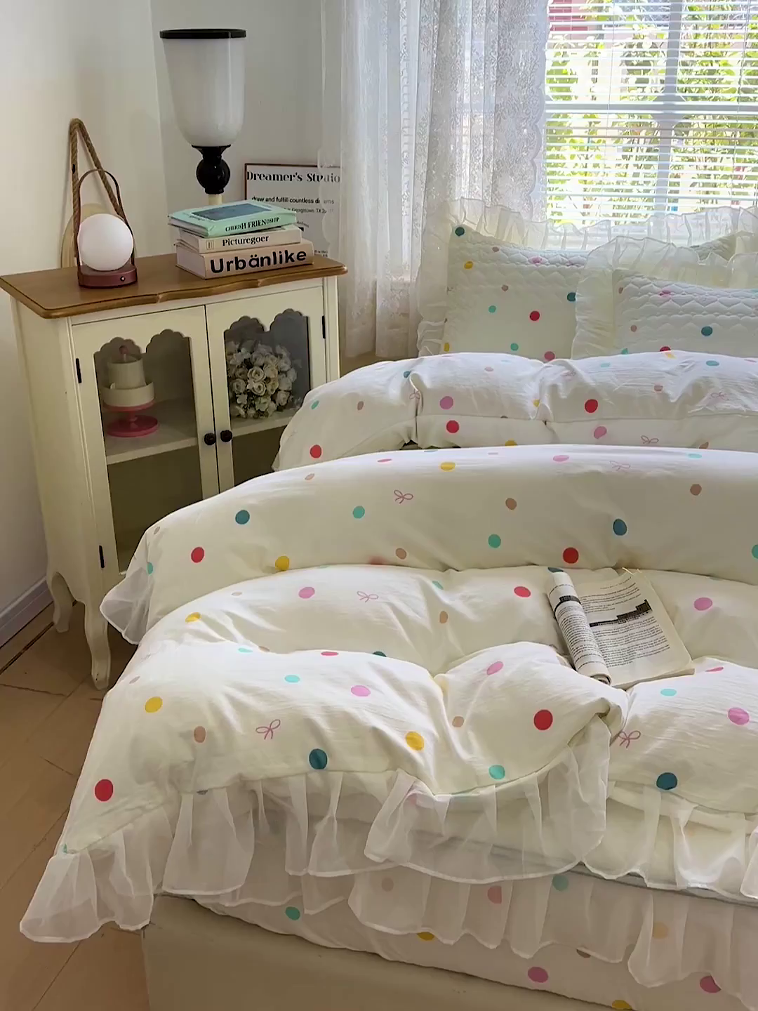 91家纺网 家纺一手货源 找家纺 艾橙家纺 2025新款雪纺花边加棉床笠款单品四件套 彩色波点