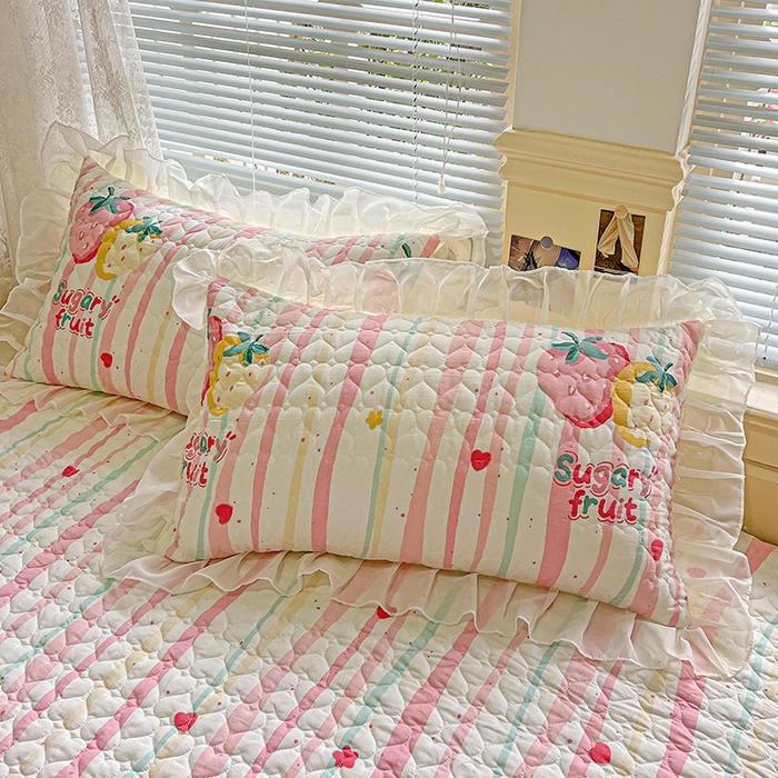 91家纺网 家纺一手货源 找家纺 艾橙家纺 2025新款雪纺花边加棉床笠款单品四件套 糖果草莓