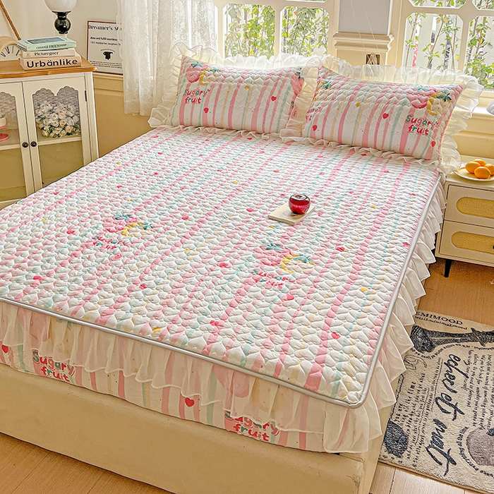 91家纺网 家纺一手货源 找家纺 艾橙家纺 2025新款雪纺花边加棉床笠款单品四件套 糖果草莓