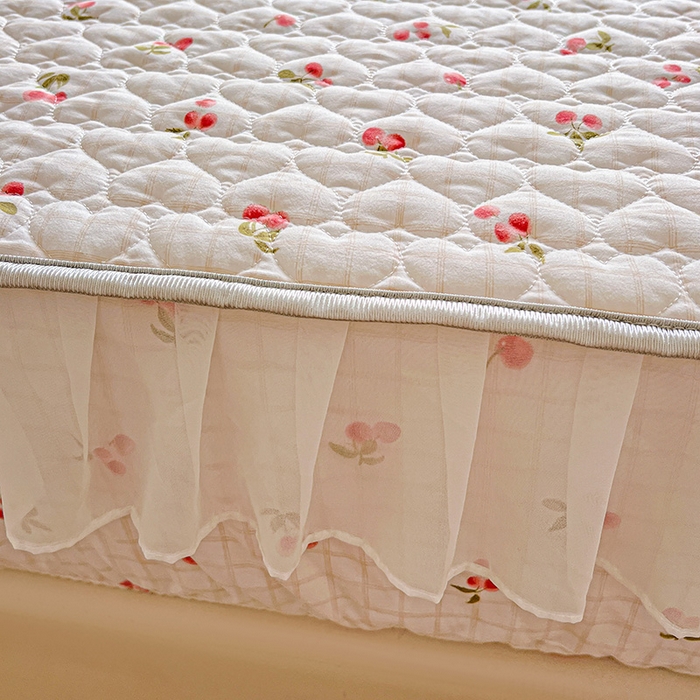 91家纺网 家纺一手货源 找家纺 艾橙家纺 2025新款雪纺花边加棉床笠款单品四件套 樱之恋