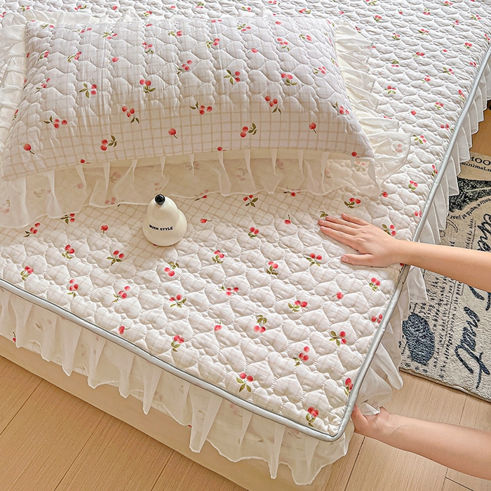 91家纺网 家纺一手货源 找家纺 艾橙家纺 2025新款雪纺花边加棉床笠款单品四件套 樱之恋