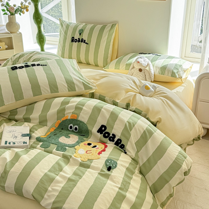 91家纺网 家纺一手货源 找家纺 慕希家纺 2025新款40S全棉纯棉卡通毛巾绣四件套 恐龙宝贝