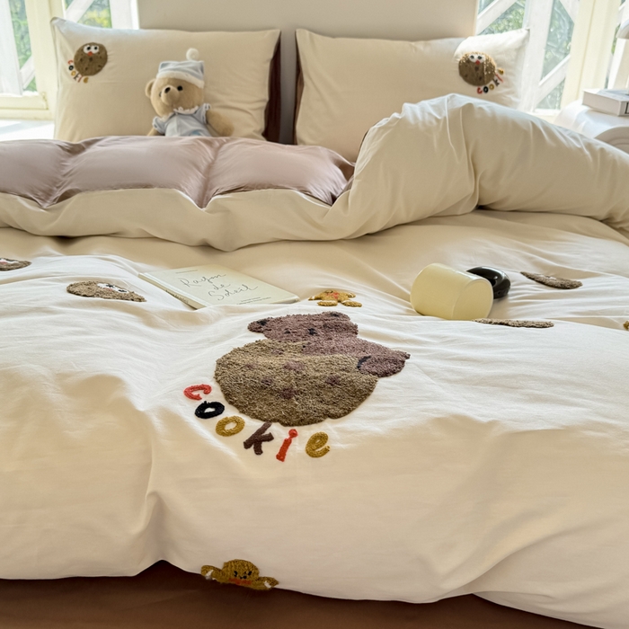 91家纺网 家纺一手货源 找家纺 慕希家纺 2025新款40S全棉纯棉卡通毛巾绣四件套 曲奇乐园