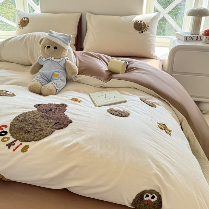 91家纺网 家纺一手货源 找家纺 慕希家纺 2025新款40S全棉纯棉卡通毛巾绣四件套 曲奇乐园