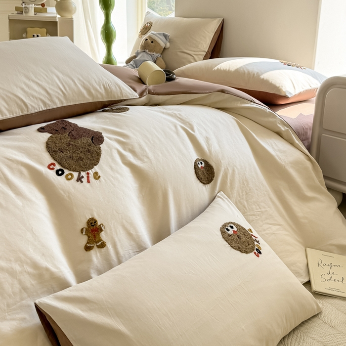 91家纺网 家纺一手货源 找家纺 慕希家纺 2025新款40S全棉纯棉卡通毛巾绣四件套 曲奇乐园