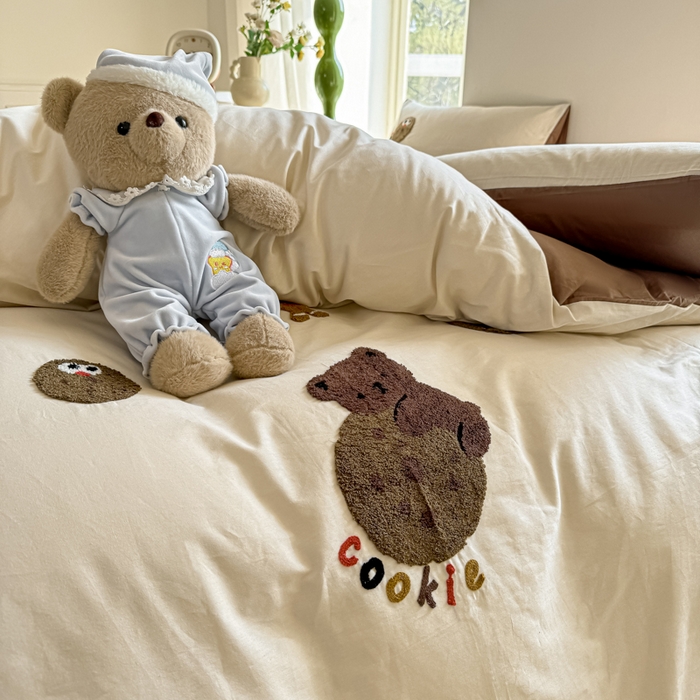 91家纺网 家纺一手货源 找家纺 慕希家纺 2025新款40S全棉纯棉卡通毛巾绣四件套 曲奇乐园