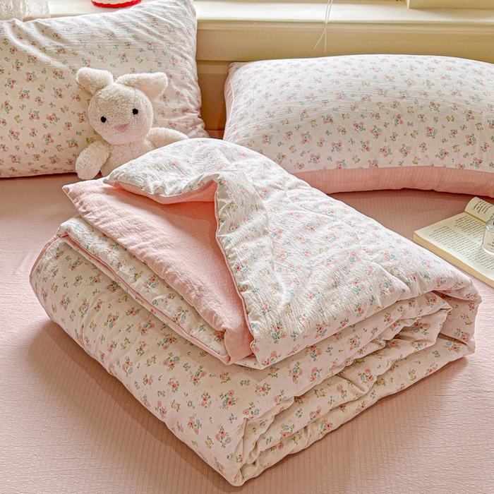 91家纺网 家纺一手货源 找家纺 一比一家纺 2025新款云感皱皱纱简单款夏被夏凉被空调被四件套 花期