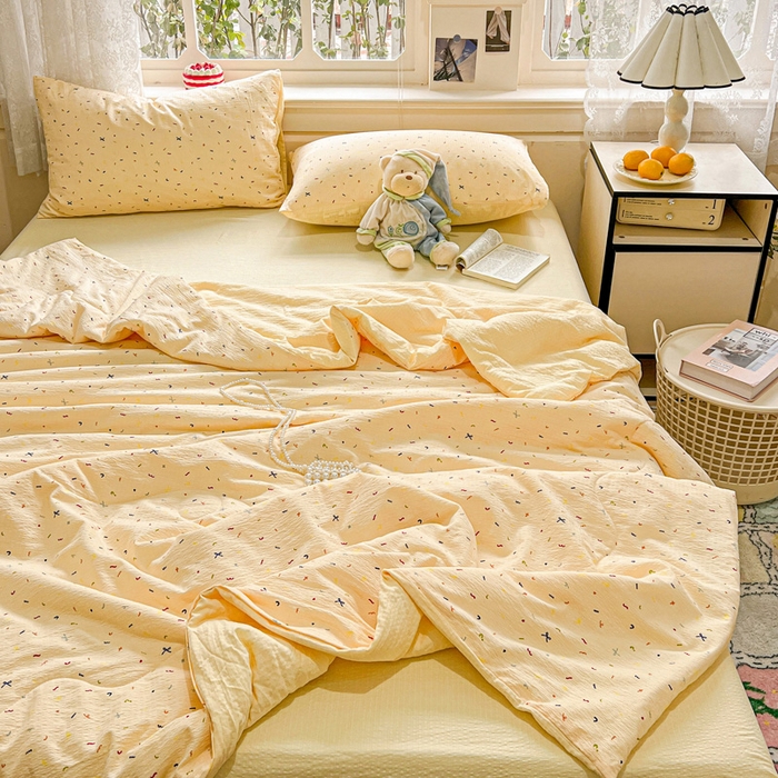 91家纺网 家纺一手货源 找家纺 一比一家纺 2025新款云感皱皱纱简单款夏被夏凉被空调被四件套 冰淇凌