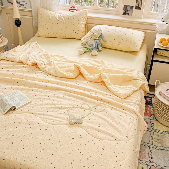 91家纺网 家纺一手货源 找家纺 一比一家纺 2025新款云感皱皱纱简单款夏被夏凉被空调被四件套 冰淇凌