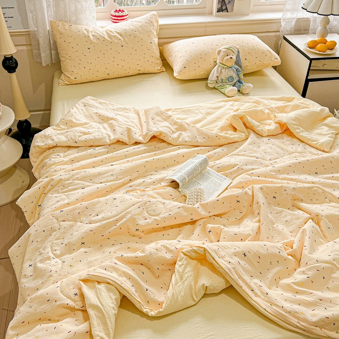 91家纺网 家纺一手货源 找家纺 一比一家纺 2025新款云感皱皱纱简单款夏被夏凉被空调被四件套 冰淇凌