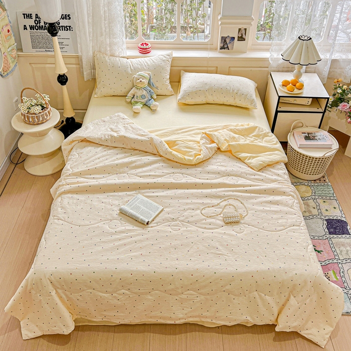 91家纺网 家纺一手货源 找家纺 一比一家纺 2025新款云感皱皱纱简单款夏被夏凉被空调被四件套 彩波点