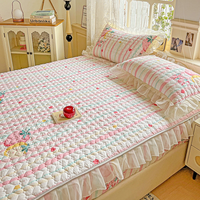 91家纺网 家纺一手货源 找家纺 艾橙家纺 2025新款雪纺花边加棉床笠款单品四件套-单枕套 糖果草莓