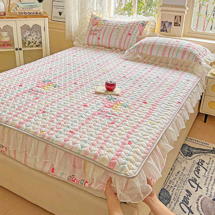 91家纺网 家纺一手货源 找家纺 艾橙家纺 2025新款雪纺花边加棉床笠款单品四件套-单枕套 糖果草莓