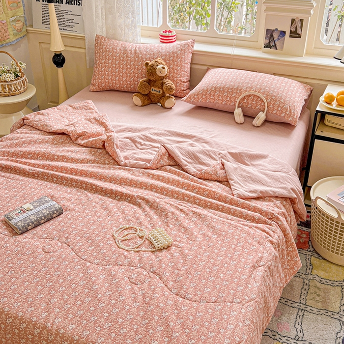 91家纺网 家纺一手货源 找家纺 一比一家纺 2025新款云感皱皱纱简单款夏被夏凉被空调被四件套 复古红花