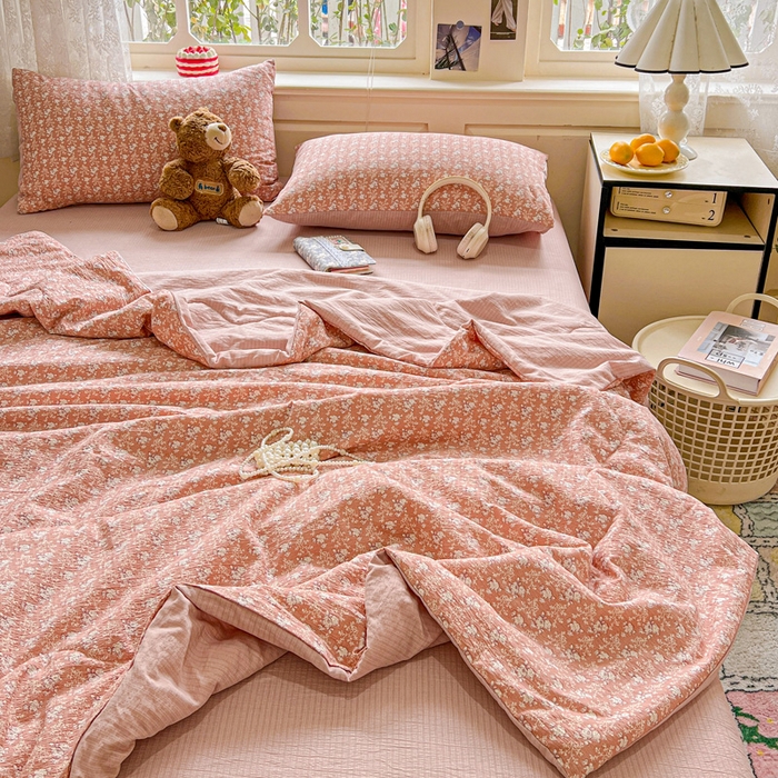 91家纺网 家纺一手货源 找家纺 一比一家纺 2025新款云感皱皱纱简单款夏被夏凉被空调被四件套 复古红花
