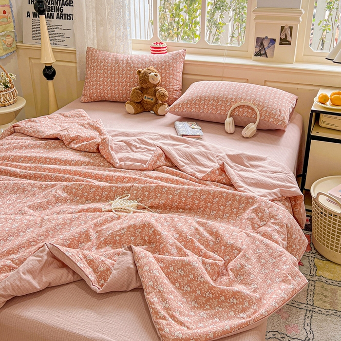 91家纺网 家纺一手货源 找家纺 一比一家纺 2025新款云感皱皱纱简单款夏被夏凉被空调被四件套 复古红花