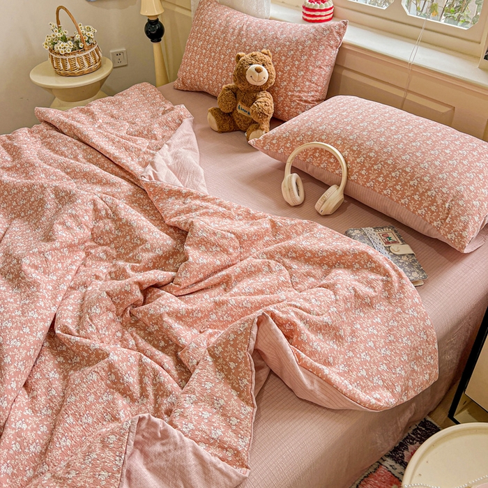 91家纺网 家纺一手货源 找家纺 一比一家纺 2025新款云感皱皱纱简单款夏被夏凉被空调被四件套 复古红花