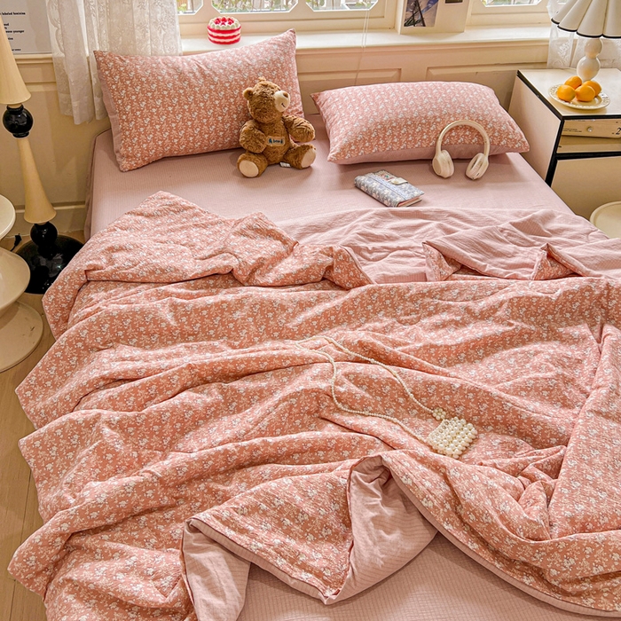91家纺网 家纺一手货源 找家纺 一比一家纺 2025新款云感皱皱纱简单款夏被夏凉被空调被四件套 复古红花