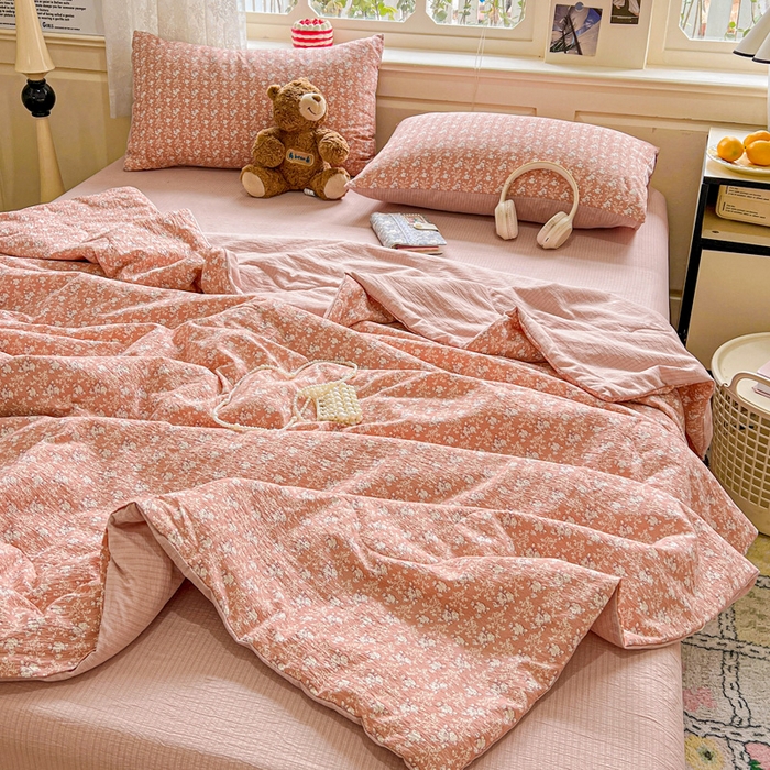 91家纺网 家纺一手货源 找家纺 一比一家纺 2025新款云感皱皱纱简单款夏被夏凉被空调被四件套 复古红花