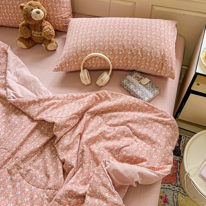 91家纺网 家纺一手货源 找家纺 一比一家纺 2025新款云感皱皱纱简单款夏被夏凉被空调被四件套 复古红花