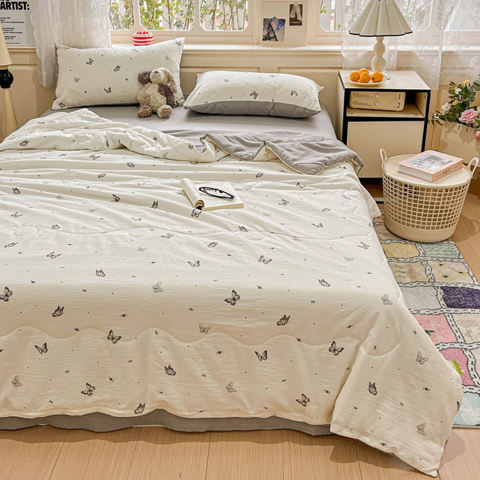 91家纺网 家纺一手货源 找家纺 一比一家纺 2025新款云感皱皱纱简单款夏被夏凉被空调被四件套 蝴蝶梦