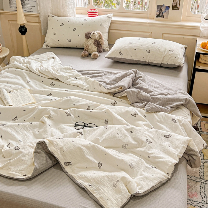 91家纺网 家纺一手货源 找家纺 一比一家纺 2025新款云感皱皱纱简单款夏被夏凉被空调被四件套 蝴蝶梦