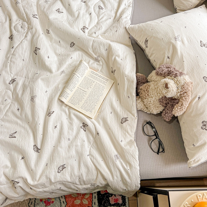 91家纺网 家纺一手货源 找家纺 一比一家纺 2025新款云感皱皱纱简单款夏被夏凉被空调被四件套 蝴蝶梦