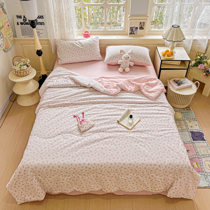 91家纺网 家纺一手货源 找家纺 一比一家纺 2025新款云感皱皱纱简单款夏被夏凉被空调被四件套 花期