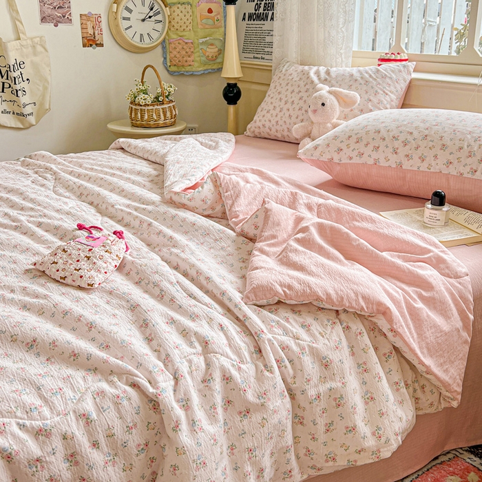 91家纺网 家纺一手货源 找家纺 一比一家纺 2025新款云感皱皱纱简单款夏被夏凉被空调被四件套 花期