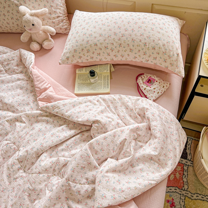 91家纺网 家纺一手货源 找家纺 一比一家纺 2025新款云感皱皱纱简单款夏被夏凉被空调被四件套 花期