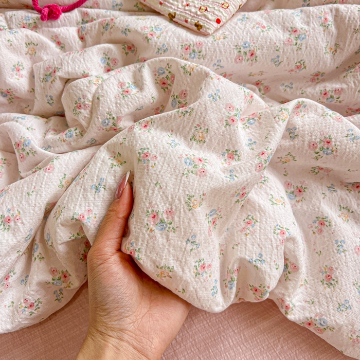 91家纺网 家纺一手货源 找家纺 一比一家纺 2025新款云感皱皱纱简单款夏被夏凉被空调被四件套 花期