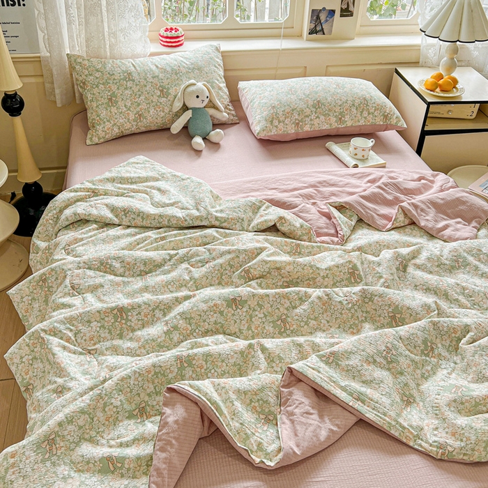 91家纺网 家纺一手货源 找家纺 一比一家纺 2025新款云感皱皱纱简单款夏被夏凉被空调被四件套 花束-绿