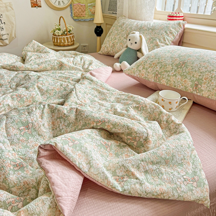 91家纺网 家纺一手货源 找家纺 一比一家纺 2025新款云感皱皱纱简单款夏被夏凉被空调被四件套 花束-绿