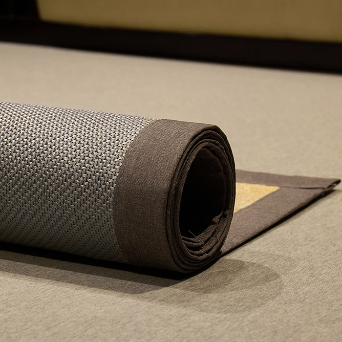 91家纺网 家纺一手货源 找家纺 绒艺席业 2025新款抗菌刺绣凉感冰藤席 发财-魅力灰