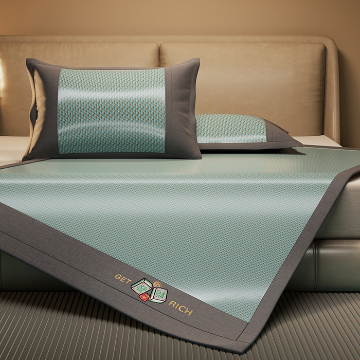 91家纺网 家纺一手货源 找家纺 绒艺席业 2025新款抗菌刺绣凉感冰藤席 发财-松木绿