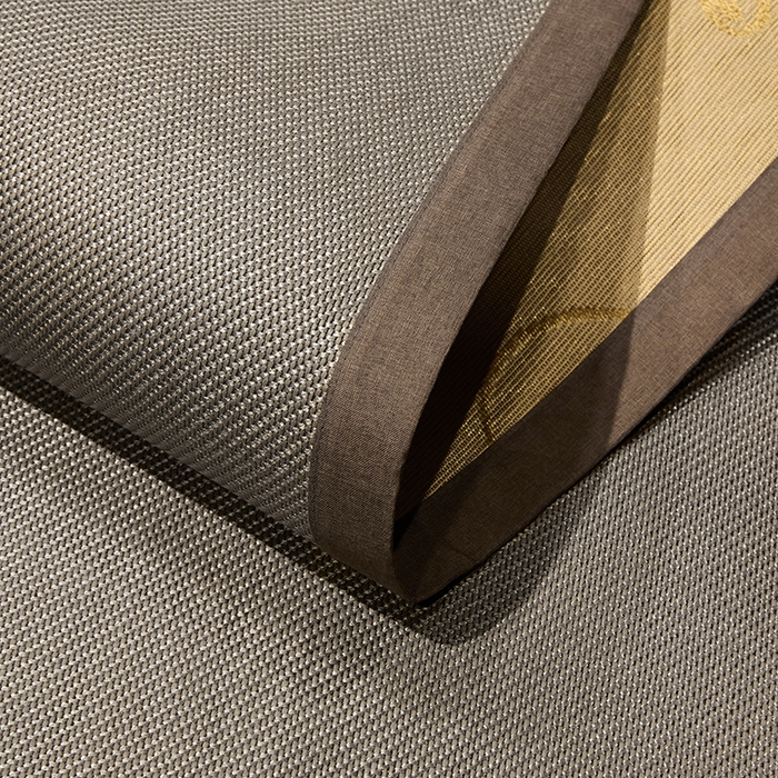 91家纺网 家纺一手货源 找家纺 绒艺席业 2025新款抗菌刺绣凉感冰藤席 腊肠狗-魅力灰