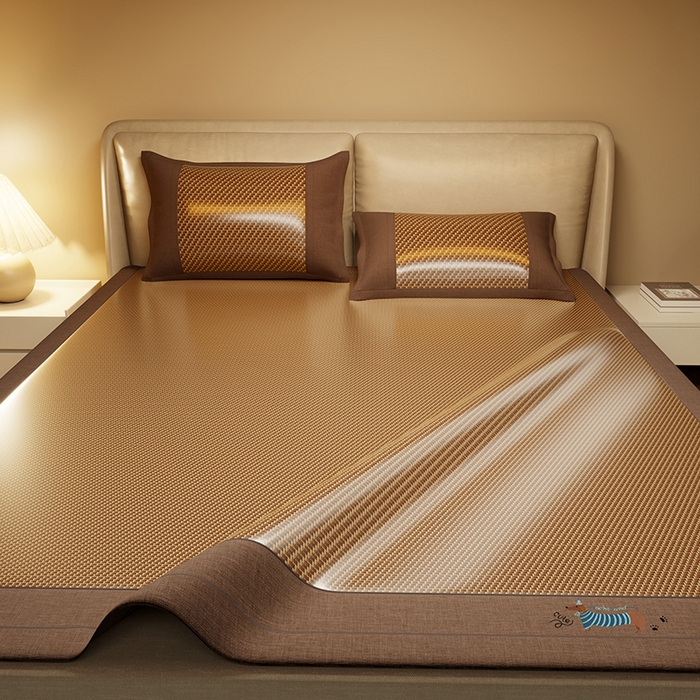 91家纺网 家纺一手货源 找家纺 绒艺席业 2025新款抗菌刺绣凉感冰藤席 腊肠狗-深檀咖