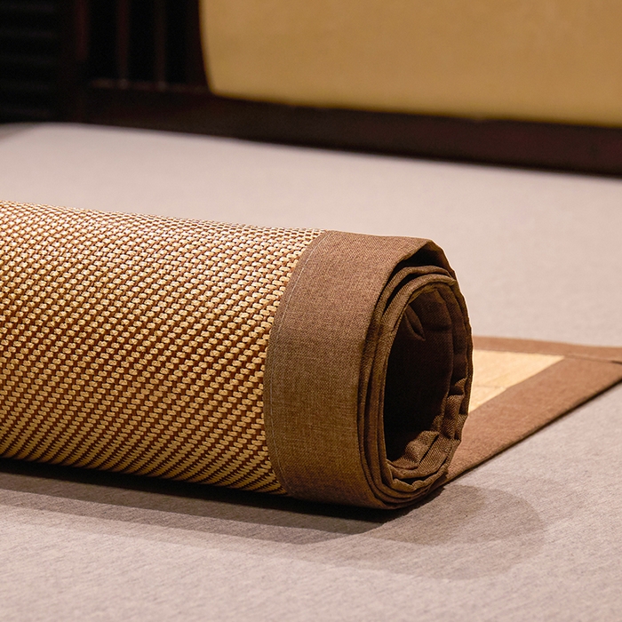 91家纺网 家纺一手货源 找家纺 绒艺席业 2025新款抗菌刺绣凉感冰藤席 腊肠狗-深檀咖