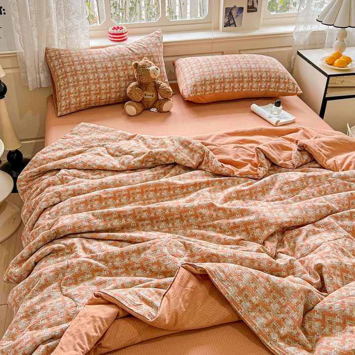 91家纺网 家纺一手货源 找家纺 一比一家纺 2025新款云感皱皱纱简单款夏被夏凉被空调被四件套 罗曼