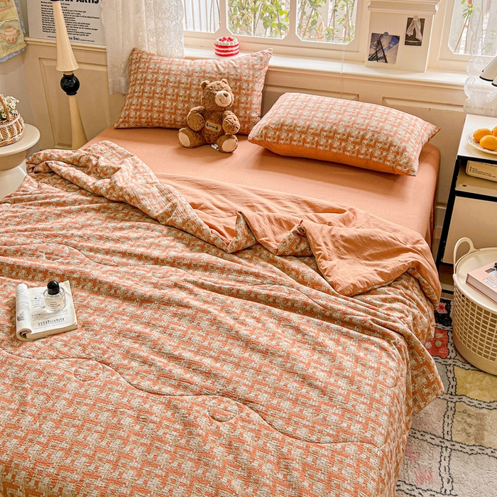 91家纺网 家纺一手货源 找家纺 一比一家纺 2025新款云感皱皱纱简单款夏被夏凉被空调被四件套 罗曼