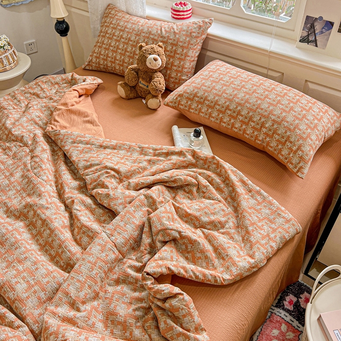 91家纺网 家纺一手货源 找家纺 一比一家纺 2025新款云感皱皱纱简单款夏被夏凉被空调被四件套 罗曼