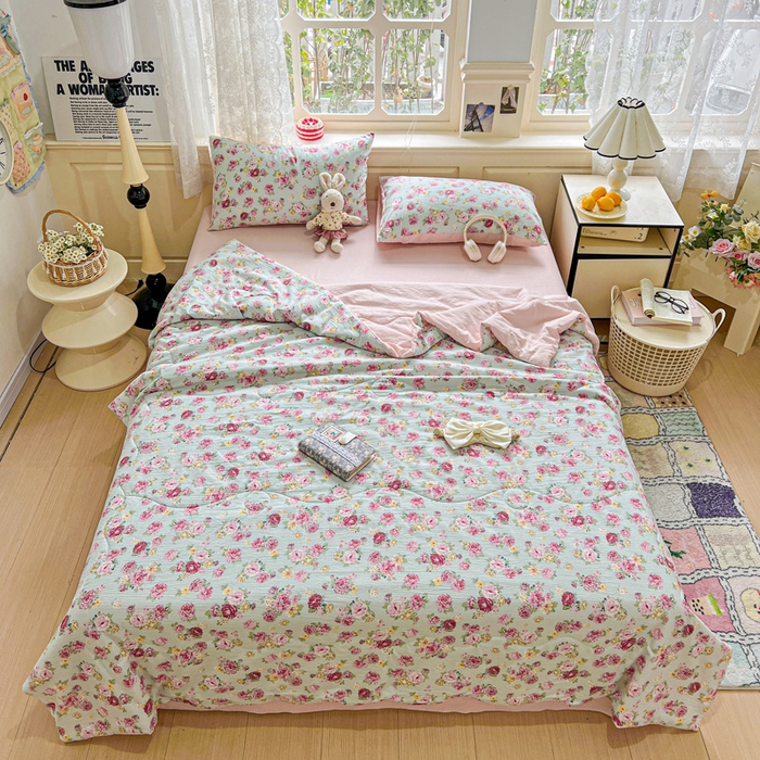 91家纺网 家纺一手货源 找家纺 一比一家纺 2025新款云感皱皱纱简单款夏被夏凉被空调被四件套 玫瑰花园兰