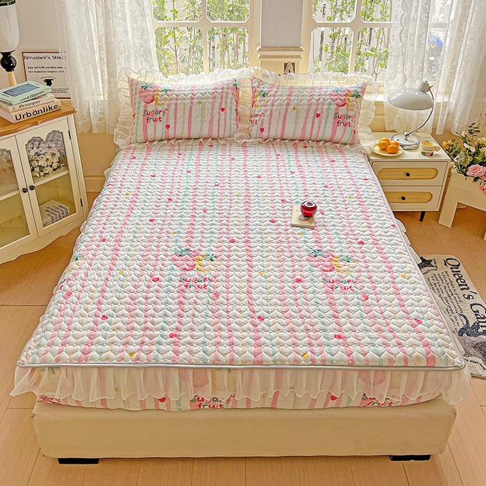 91家纺网 家纺一手货源 找家纺 艾橙家纺 2025新款雪纺花边加棉床笠款单品四件套-单床笠 糖果草莓