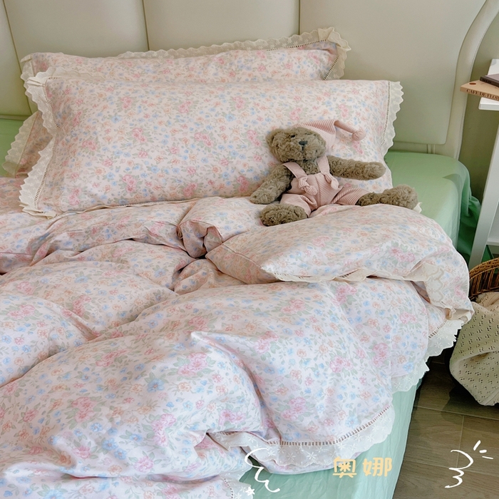 91家纺网 家纺一手货源 找家纺 荣轩2025新款全棉双层纱镂空花边工艺款四件套（铺床版） 奥娜