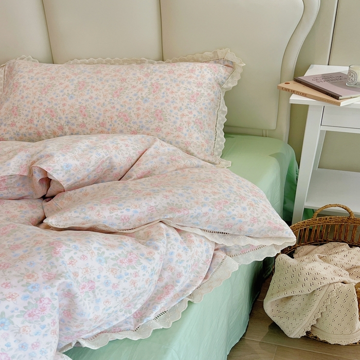 91家纺网 家纺一手货源 找家纺 荣轩2025新款全棉双层纱镂空花边工艺款四件套（铺床版） 奥娜